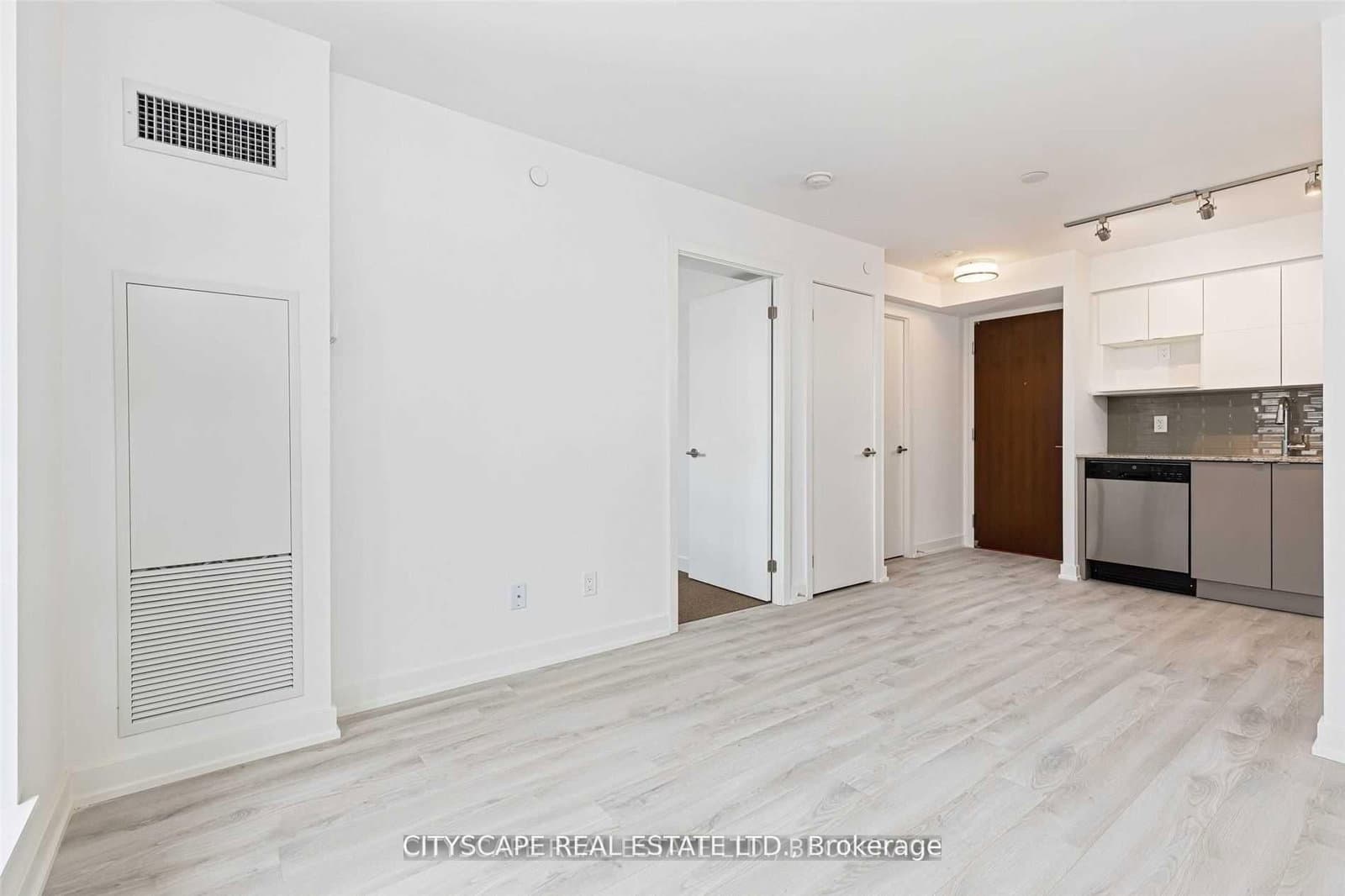 120 Varna Drive, Unit 425 thumbnail 6