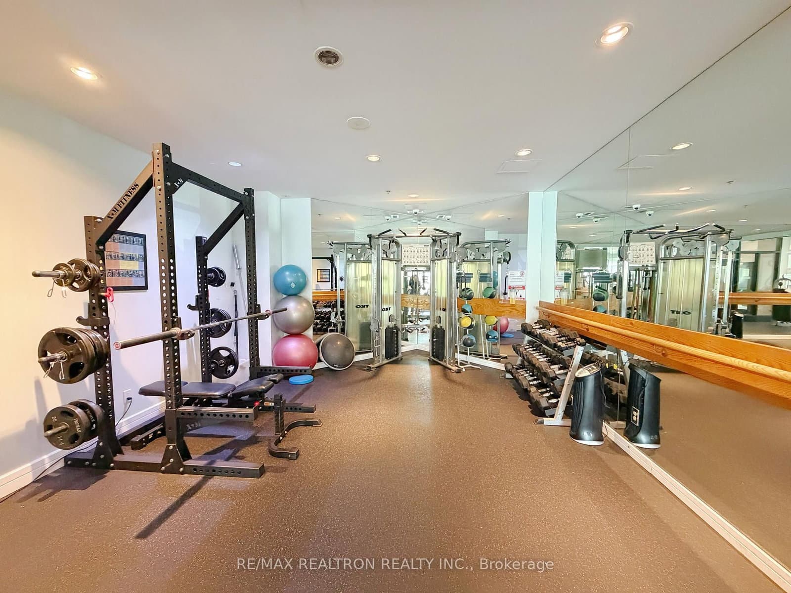 18 Harrison Garden Boulevard, Unit 1805 thumbnail 12