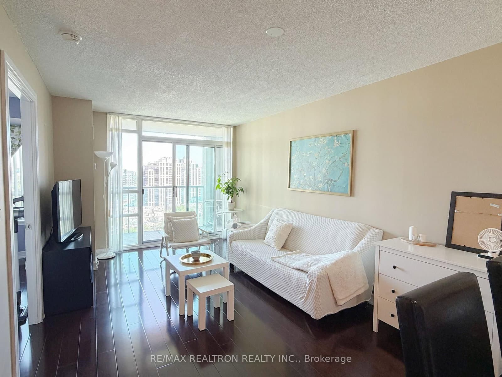18 Harrison Garden Boulevard, Unit 1805 thumbnail 2