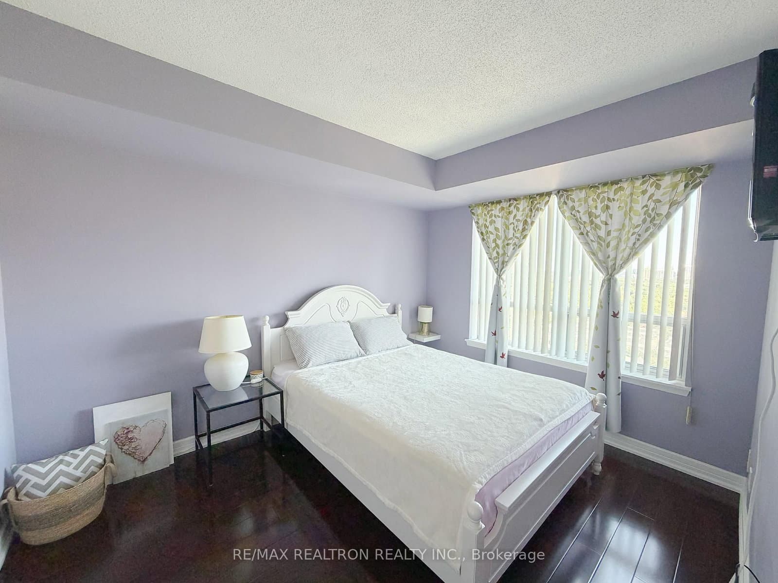 18 Harrison Garden Boulevard, Unit 1805 thumbnail 4