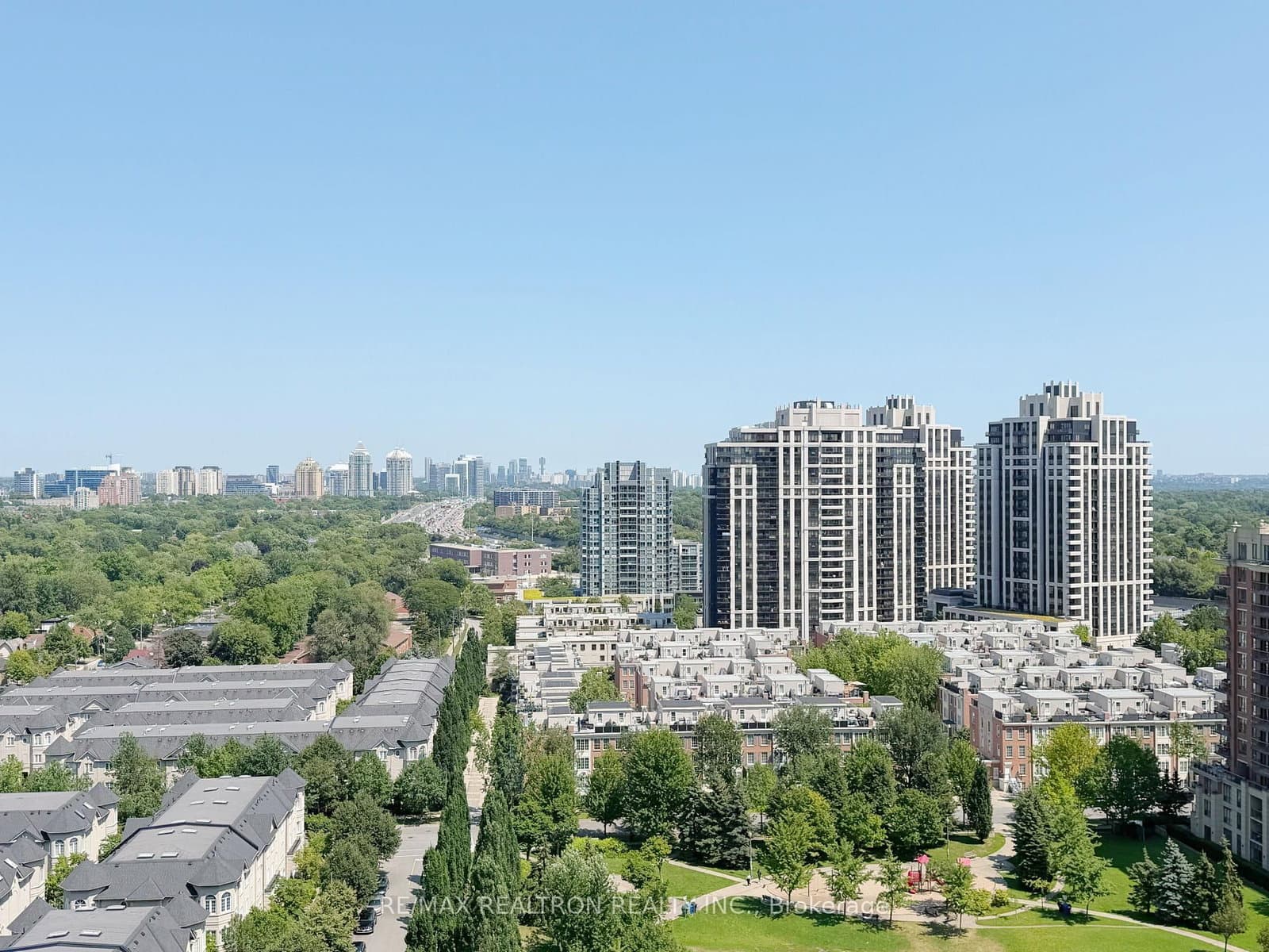 18 Harrison Garden Boulevard, Unit 1805 thumbnail 8
