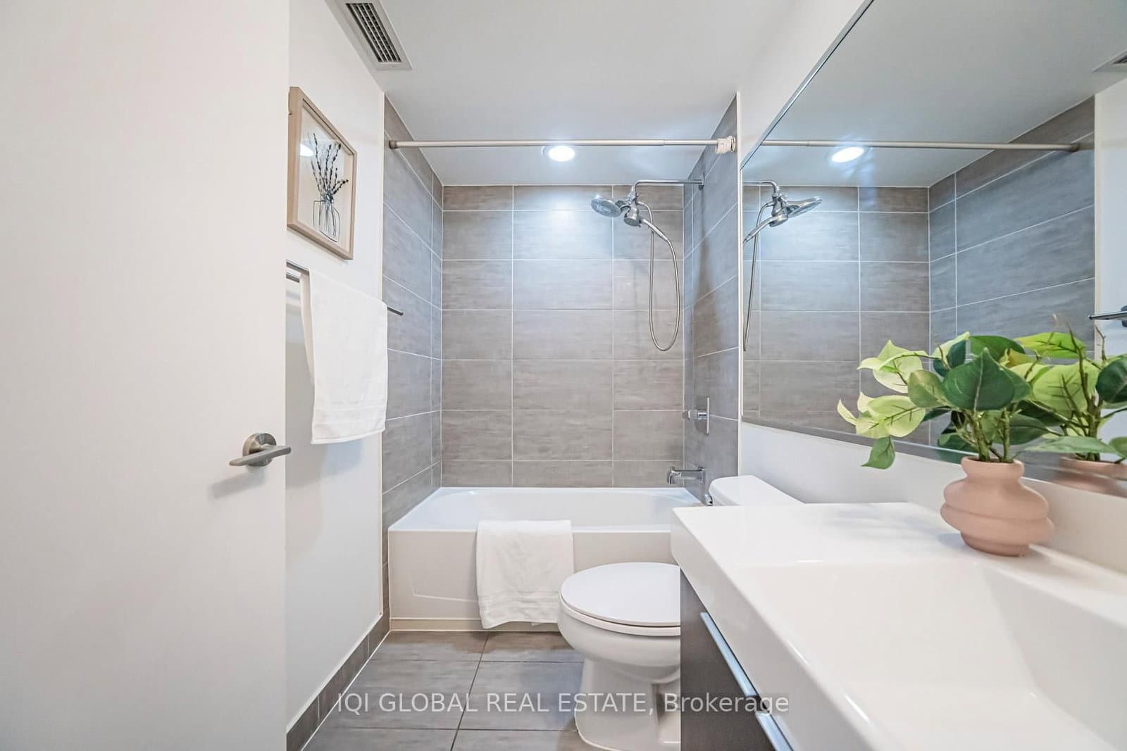 478 King Street W, Unit 406 thumbnail 11