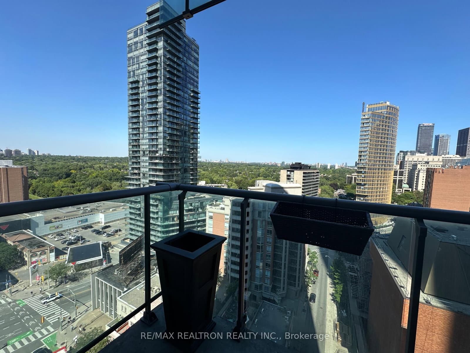 18 Yorkville Avenue, Unit 1601 thumbnail 19