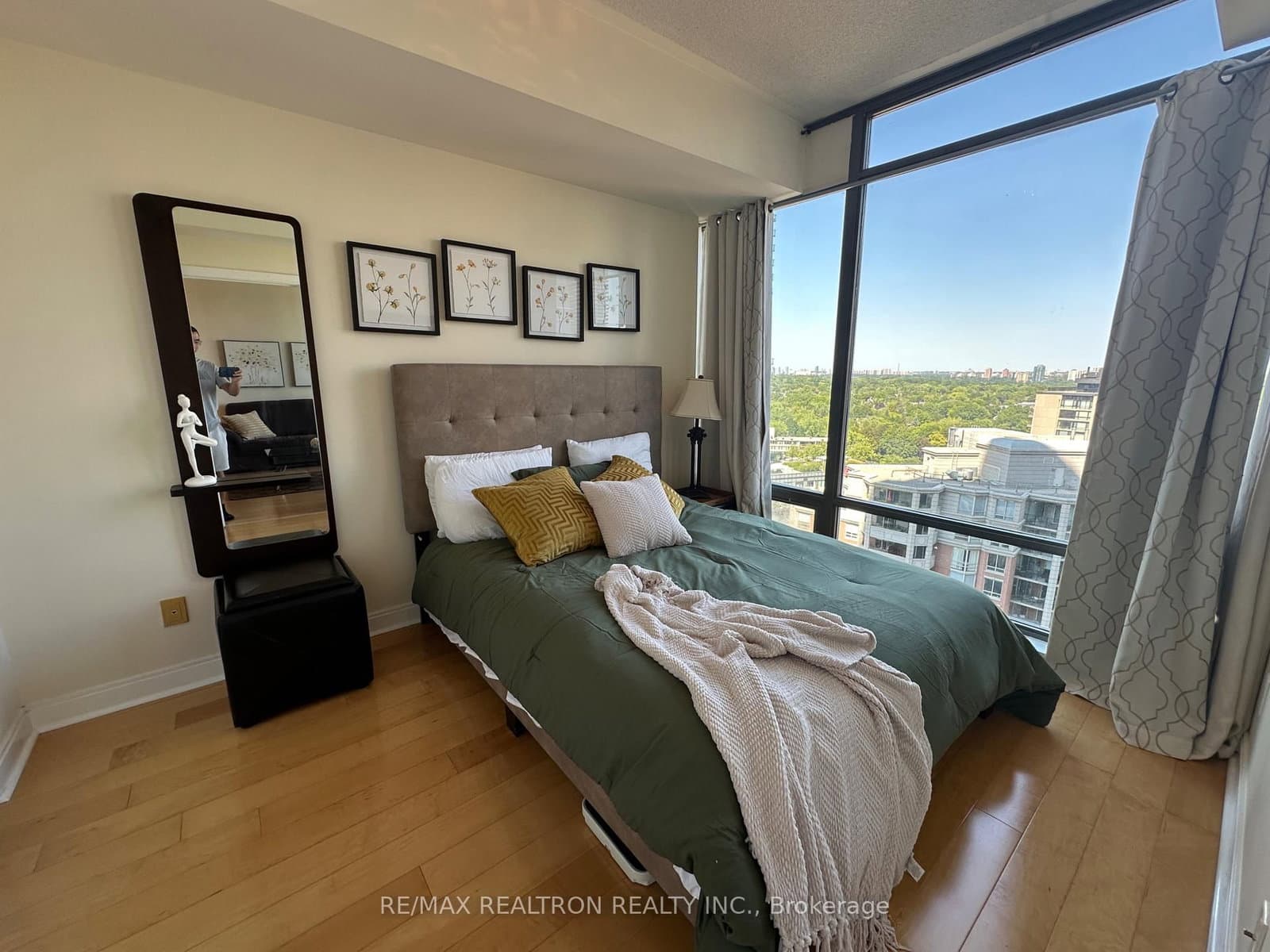 18 Yorkville Avenue, Unit 1601 thumbnail 20