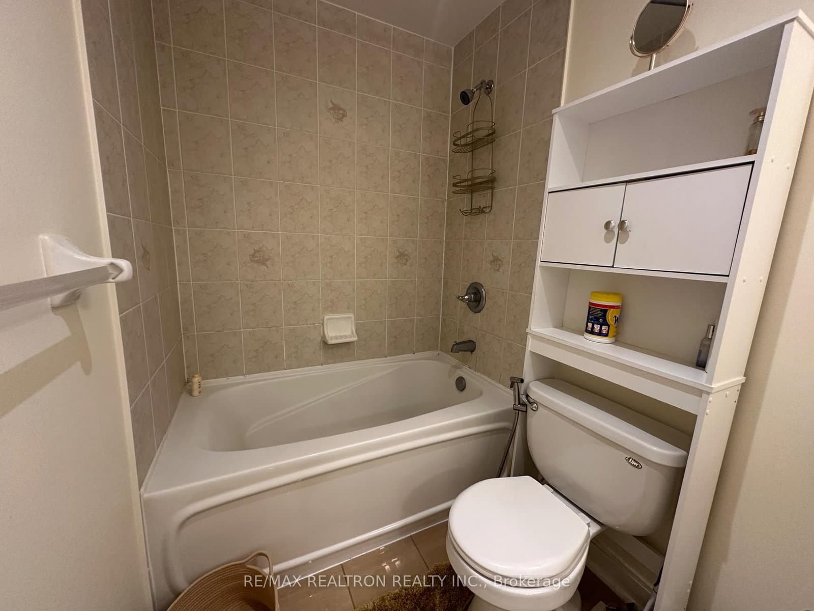 18 Yorkville Avenue, Unit 1601 thumbnail 4