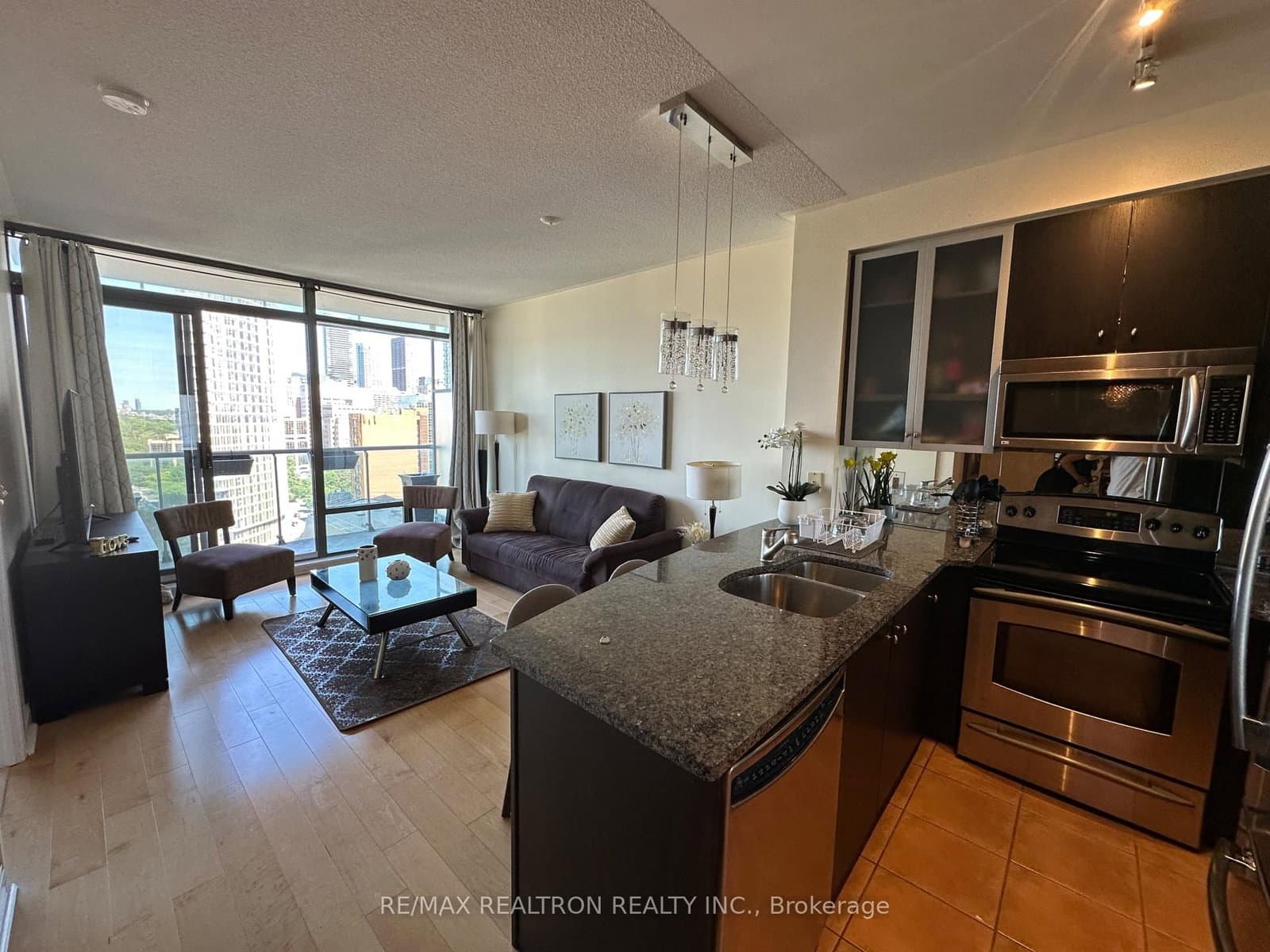 18 Yorkville Avenue, Unit 1601 thumbnail 5