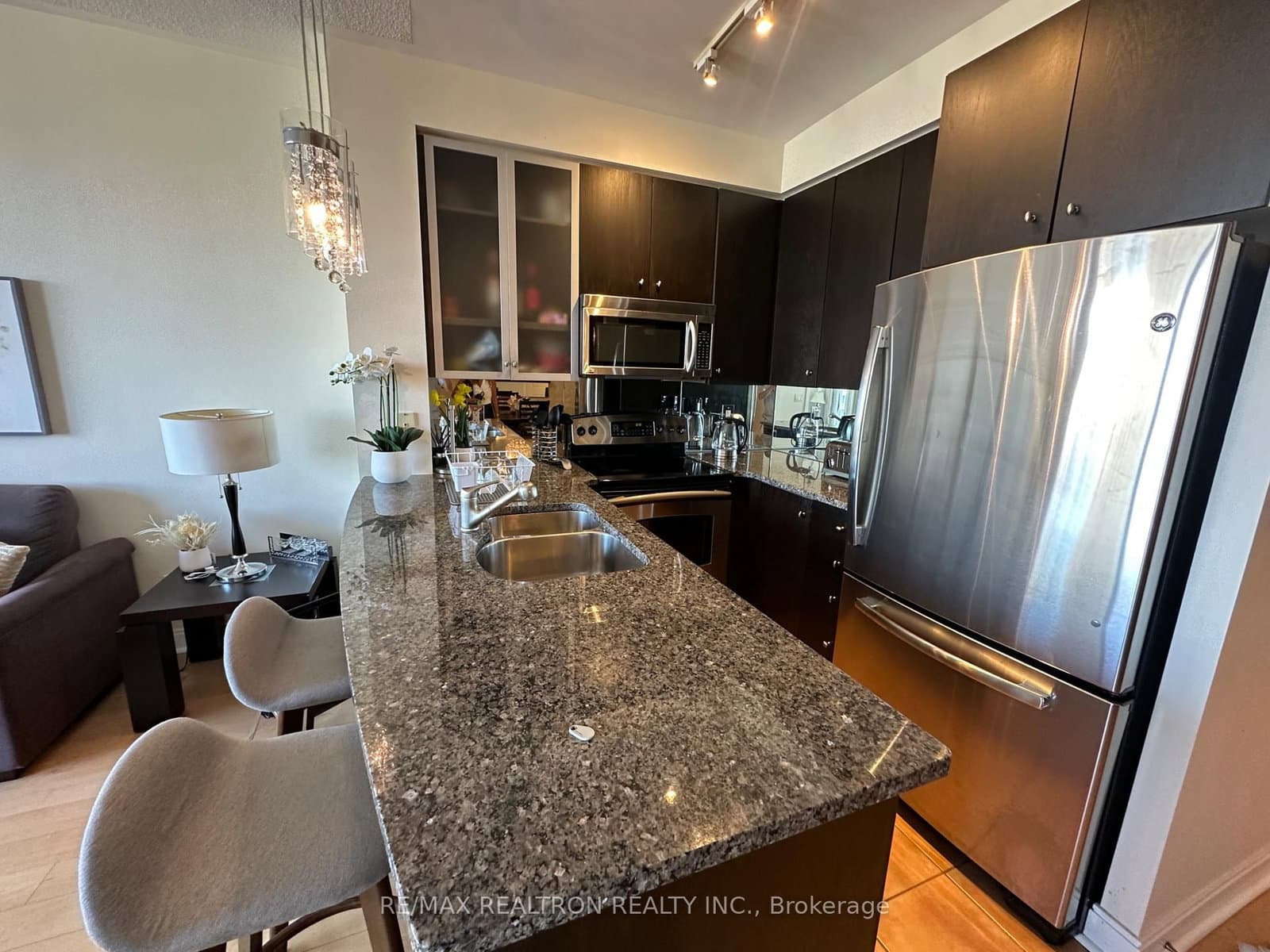 18 Yorkville Avenue, Unit 1601 thumbnail 6
