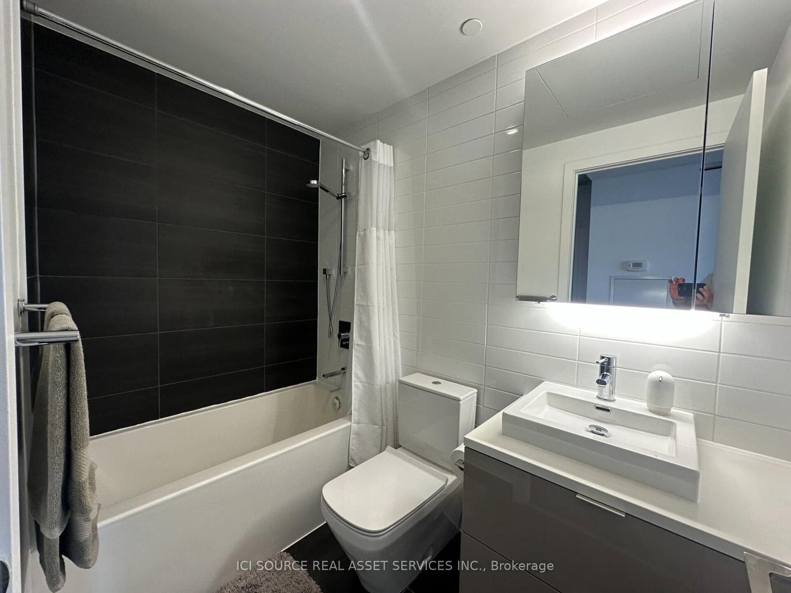 170 Bayview Avenue, Unit 2407 thumbnail 12