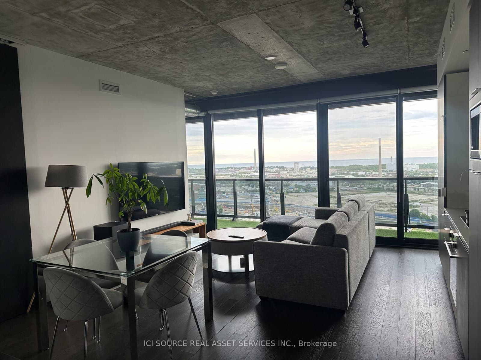 170 Bayview Avenue, Unit 2407 thumbnail 4
