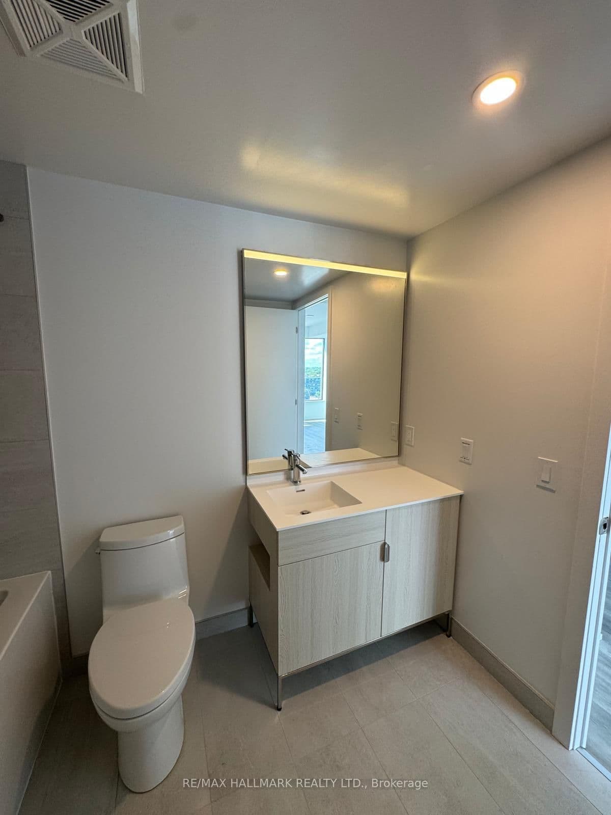 28 Eastern Avenue, Unit PH04 thumbnail 10