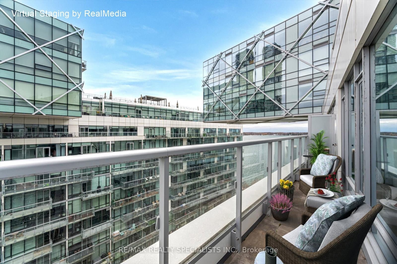 29 Queens Quay E, Unit 1118 thumbnail 17