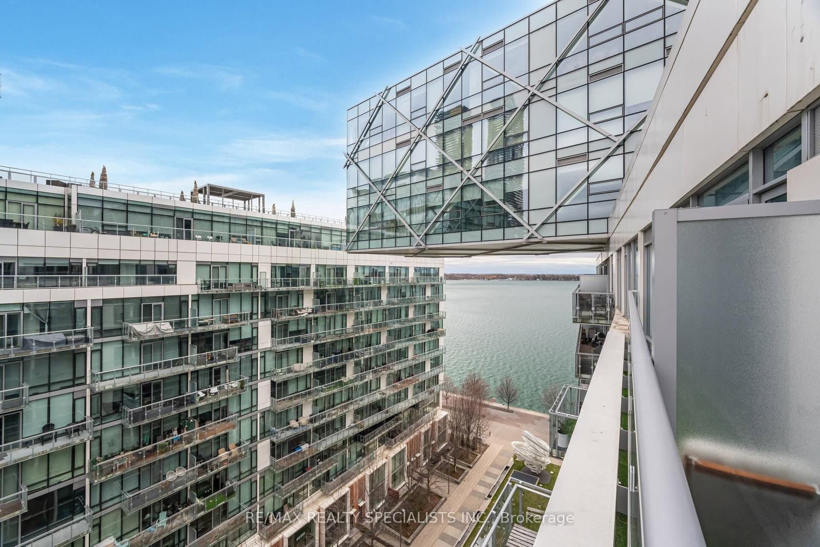 29 Queens Quay E, Unit 1118 thumbnail 19
