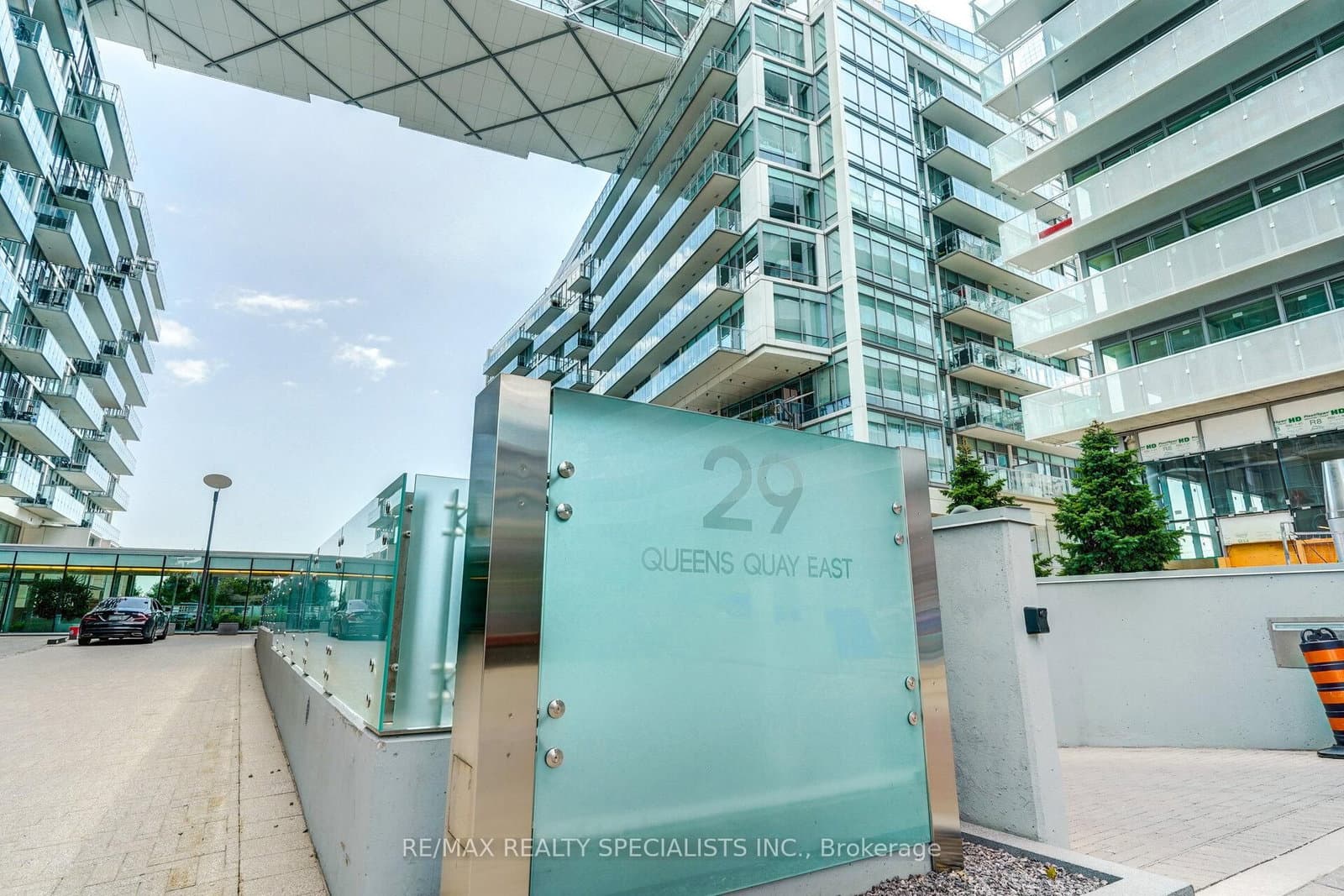 29 Queens Quay E, Unit 1118 thumbnail 2