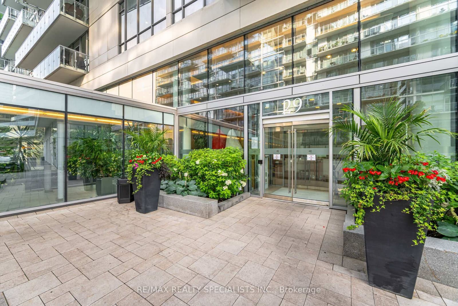 29 Queens Quay E, Unit 1118 thumbnail 3