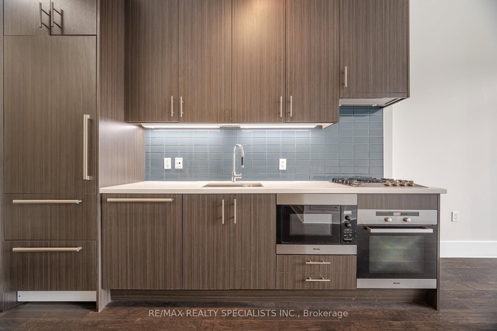 29 Queens Quay E, Unit 1118 thumbnail 6