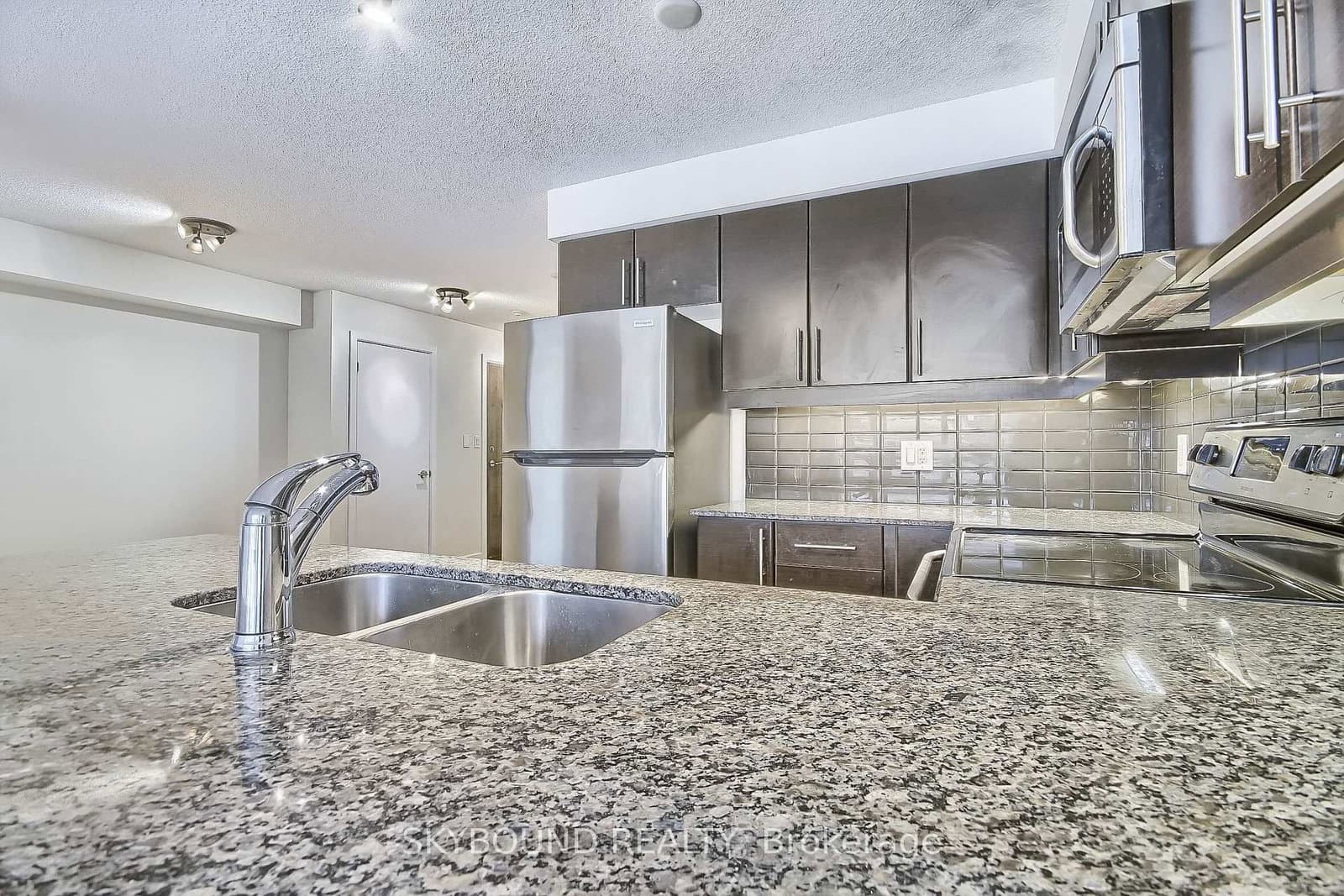 33 Bay Street, Unit 712 thumbnail 10