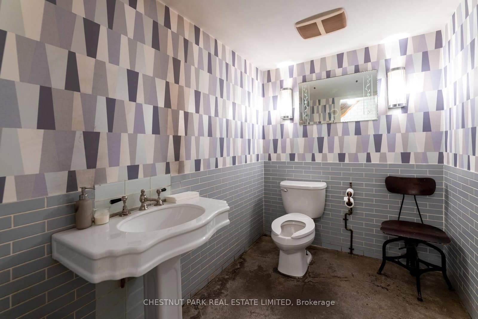 923 Dundas Street W thumbnail 10