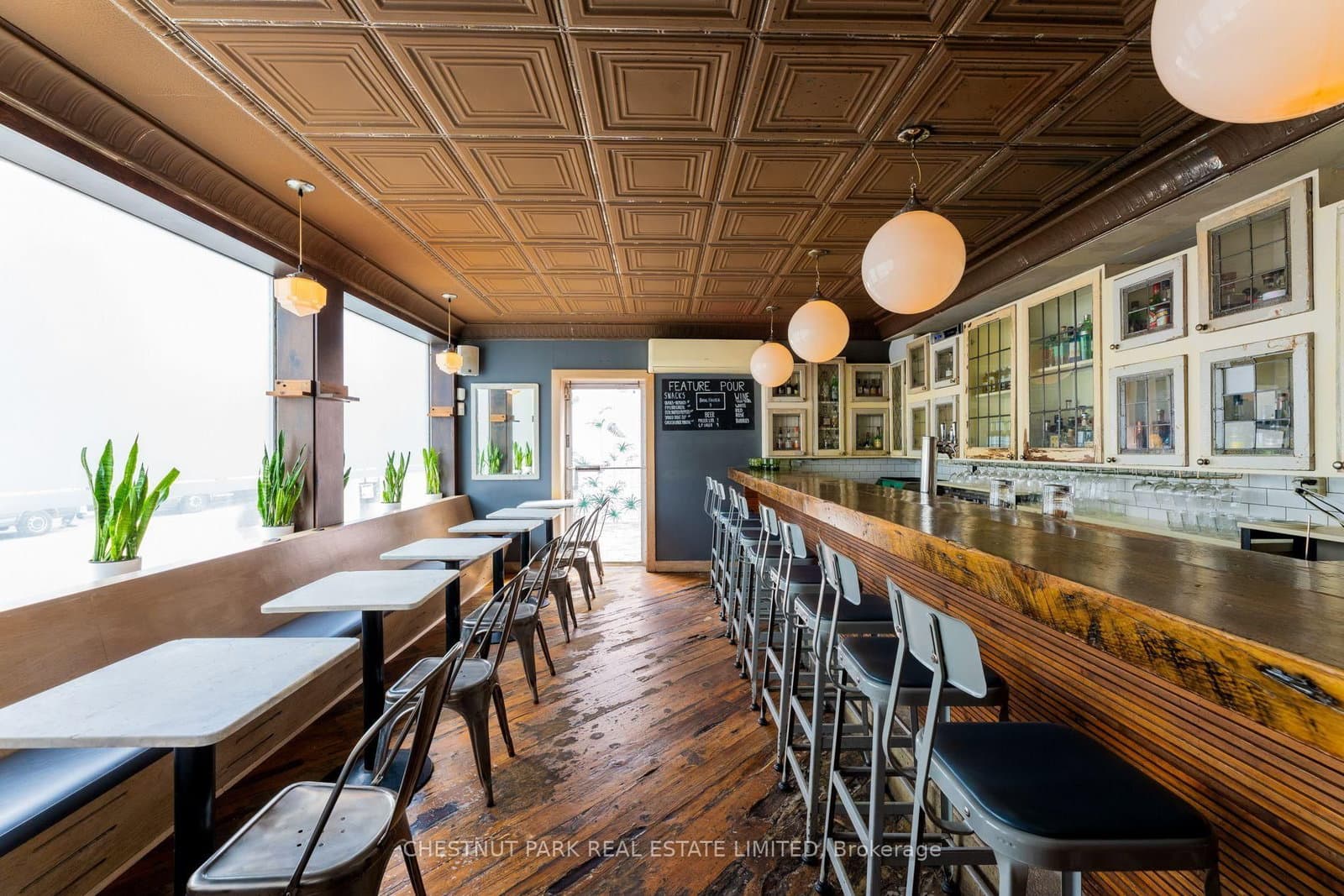 923 Dundas Street W thumbnail 2