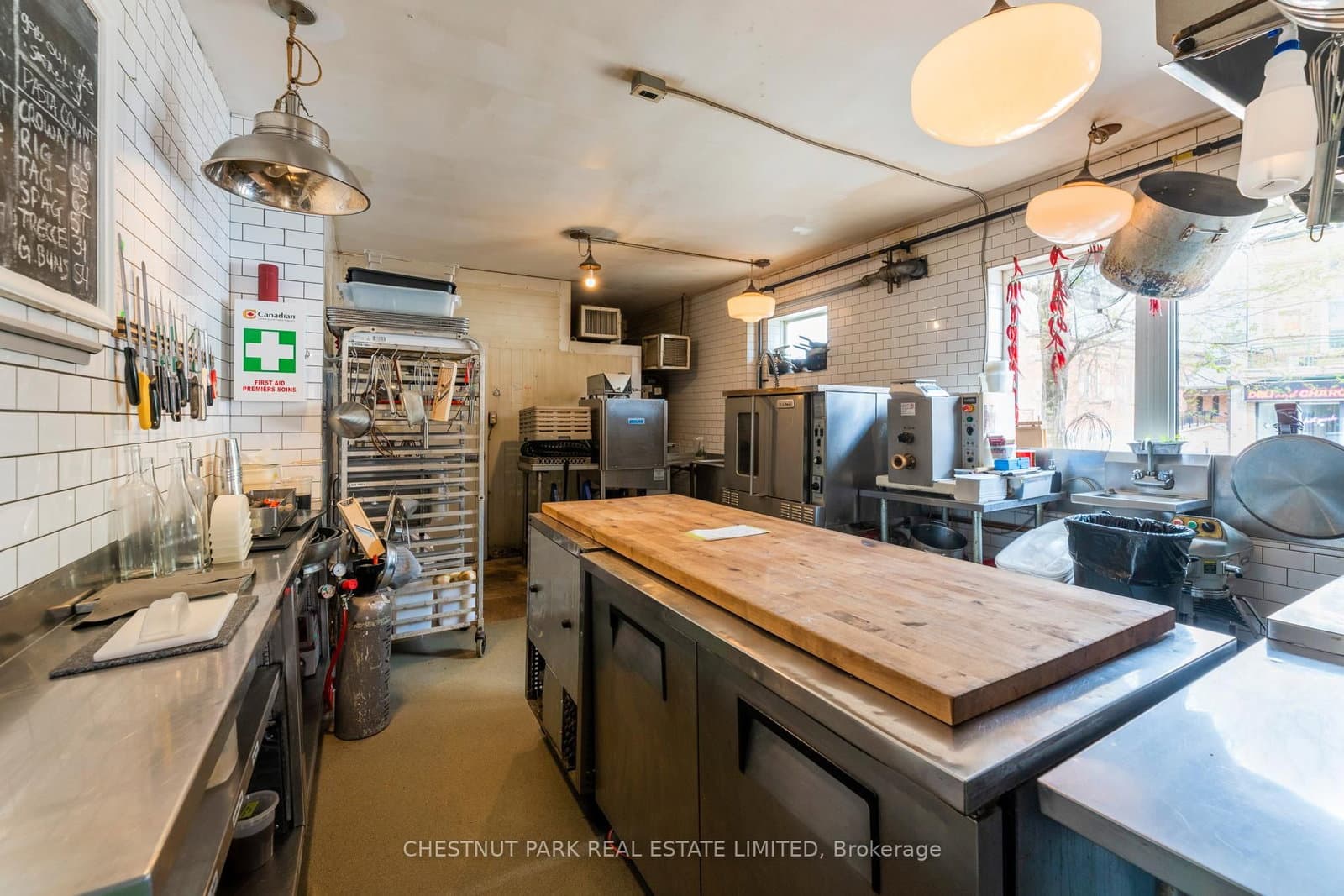 923 Dundas Street W thumbnail 5