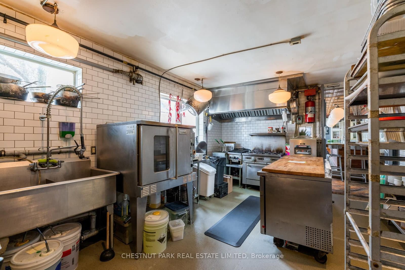 923 Dundas Street W thumbnail 6