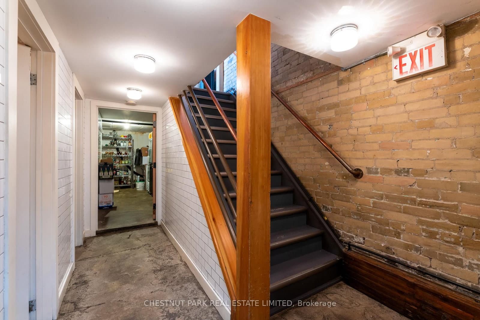 923 Dundas Street W thumbnail 8