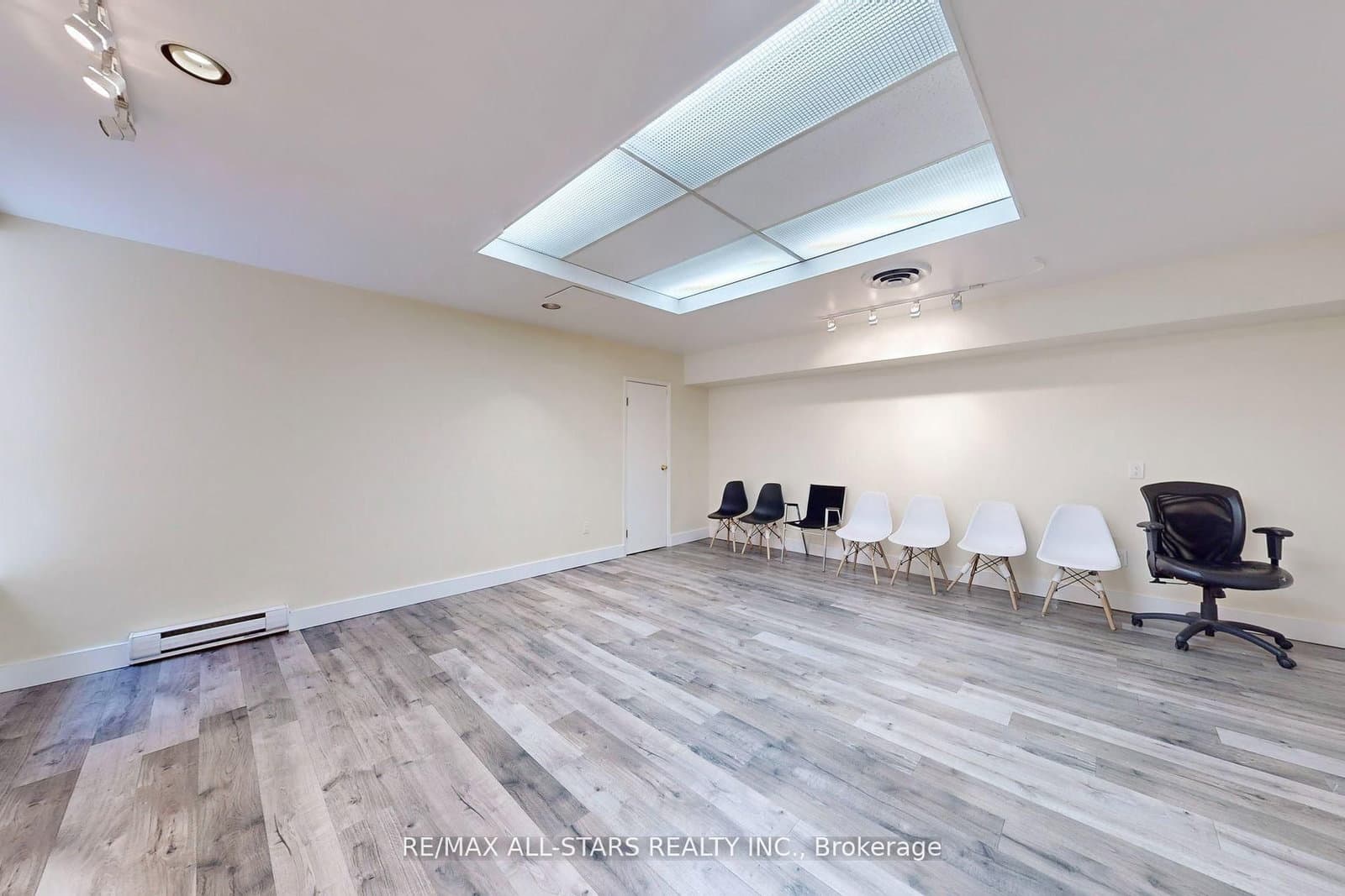 66 E Gerrard Street E, Unit 303 thumbnail 2