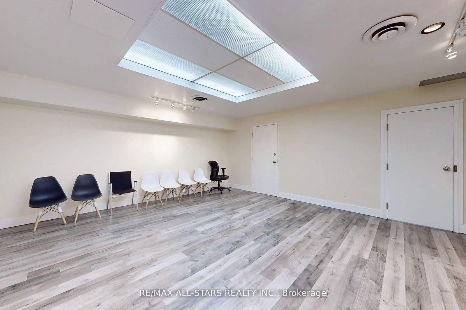 66 E Gerrard Street E, Unit 303 thumbnail 4