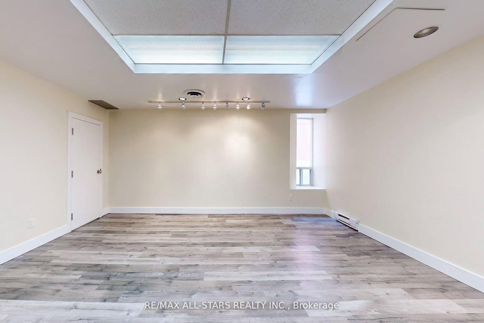 66 E Gerrard Street E, Unit 303 thumbnail 5
