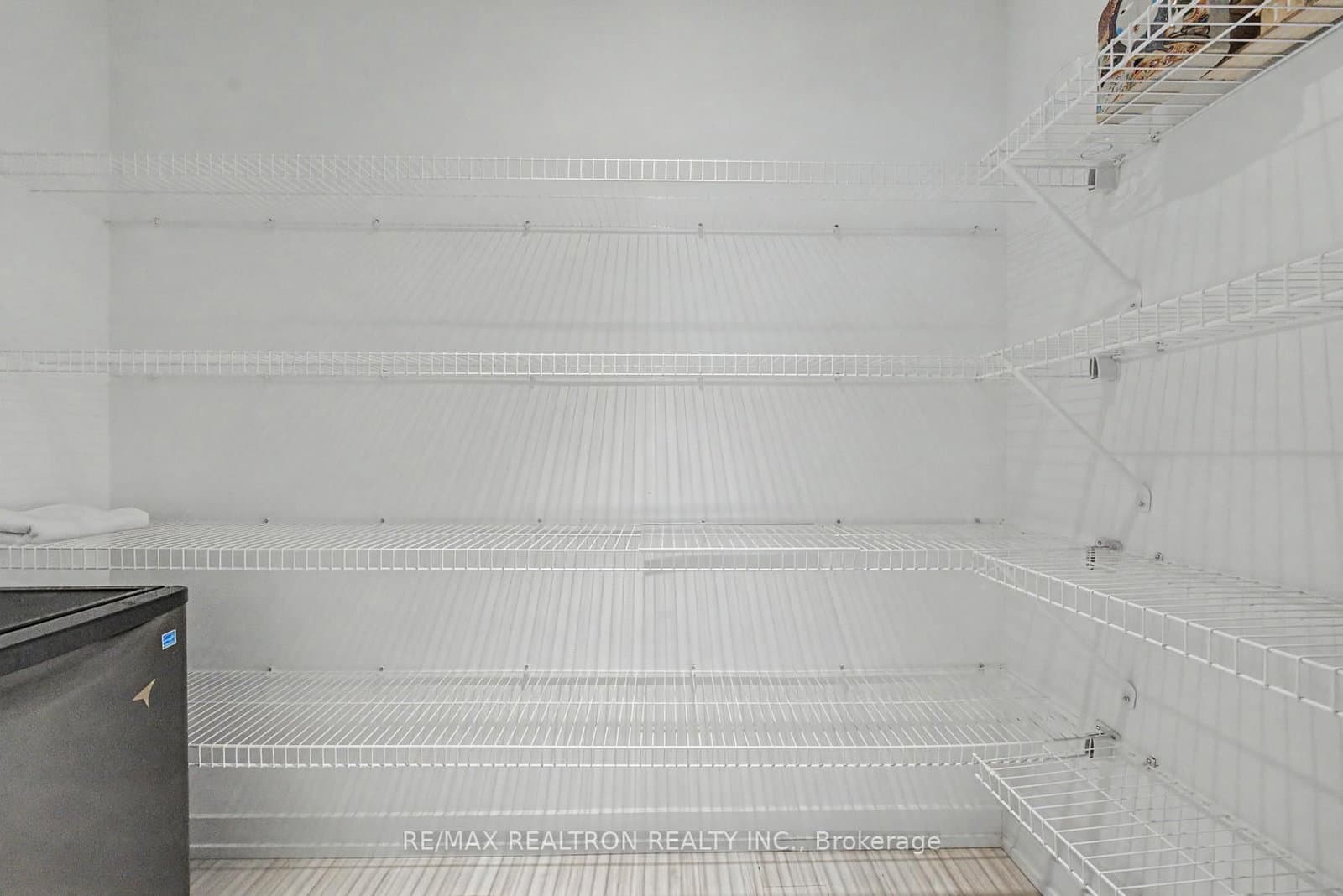 33 Helendale Avenue, Unit 102 thumbnail 22