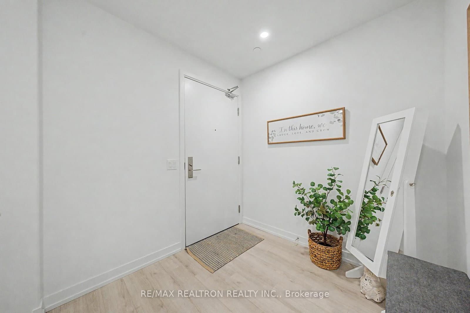 33 Helendale Avenue, Unit 102 thumbnail 24