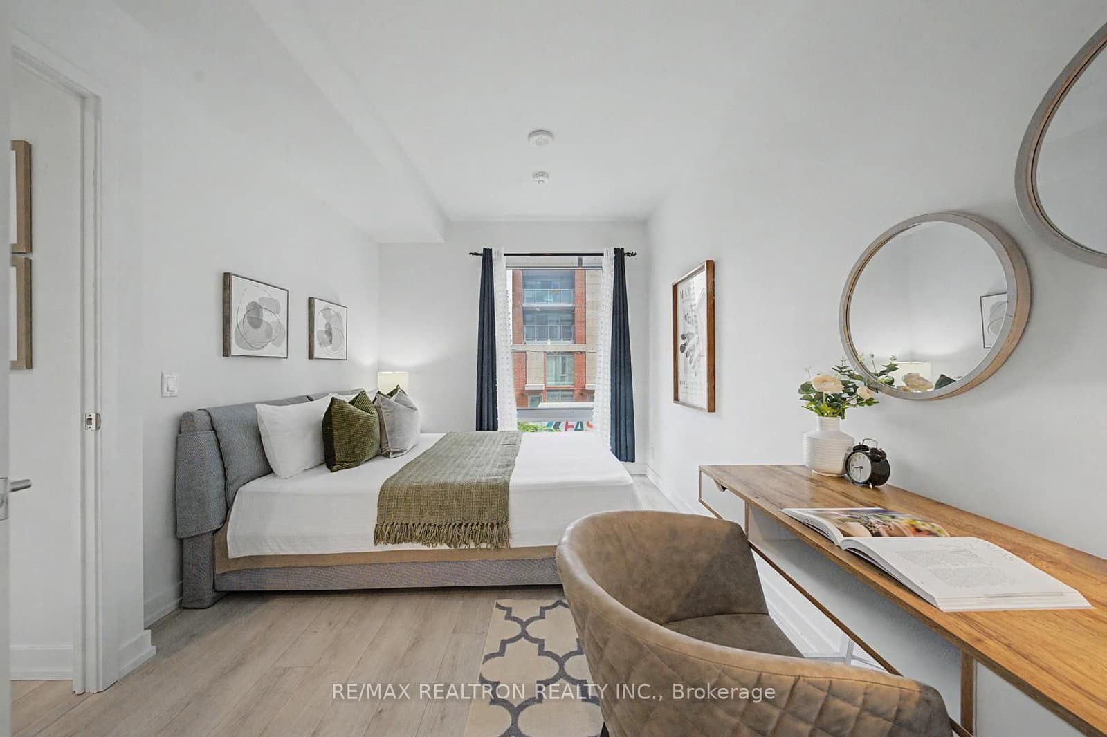 33 Helendale Avenue, Unit 102 thumbnail 27