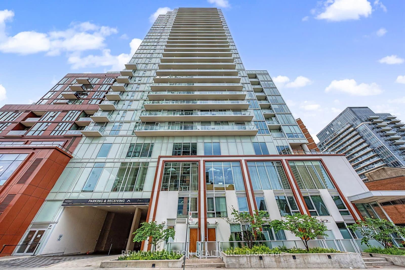 33 Helendale Avenue, Unit 102 thumbnail 3