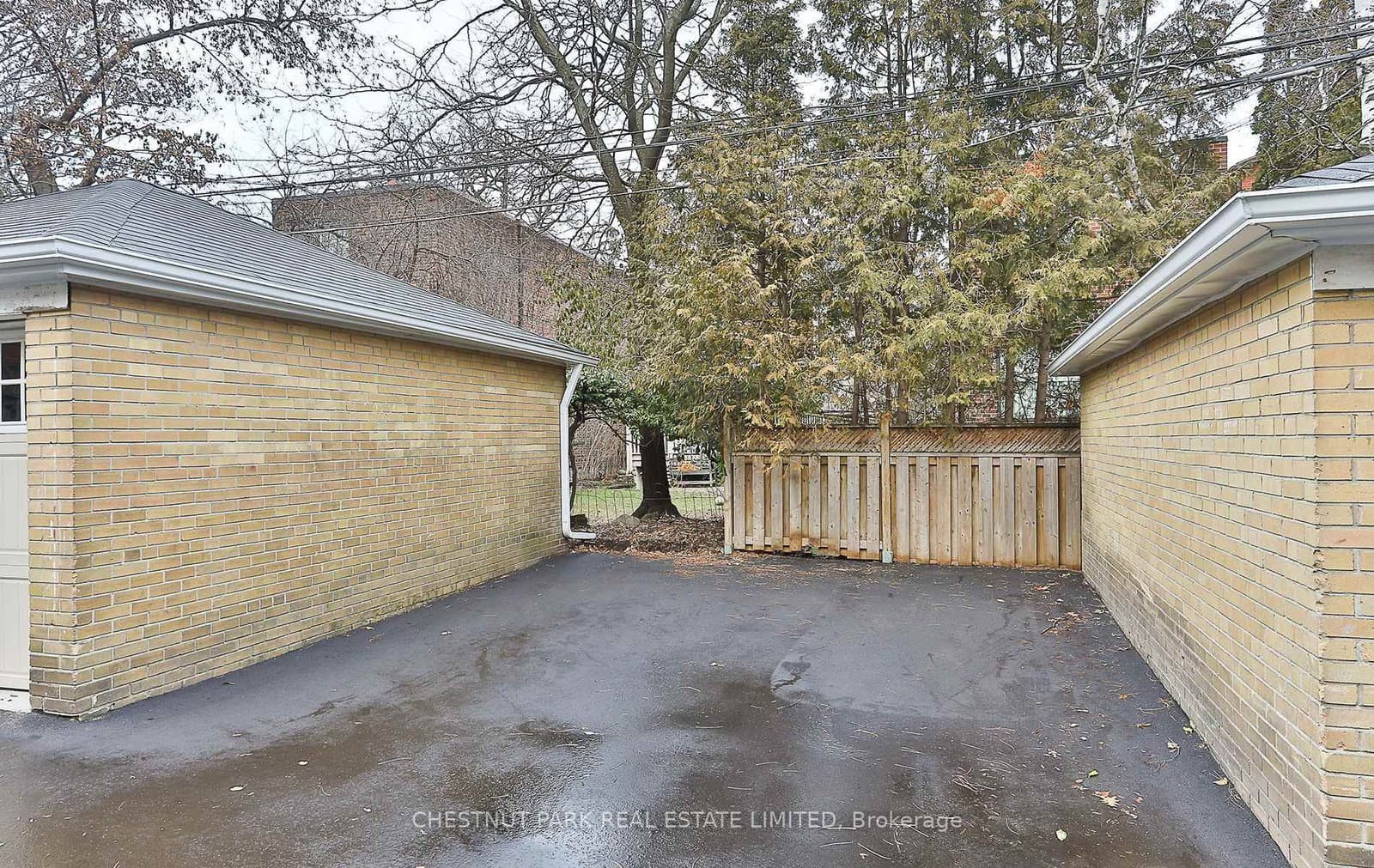 76 Walmsley Boulevard, Unit 1 thumbnail 28