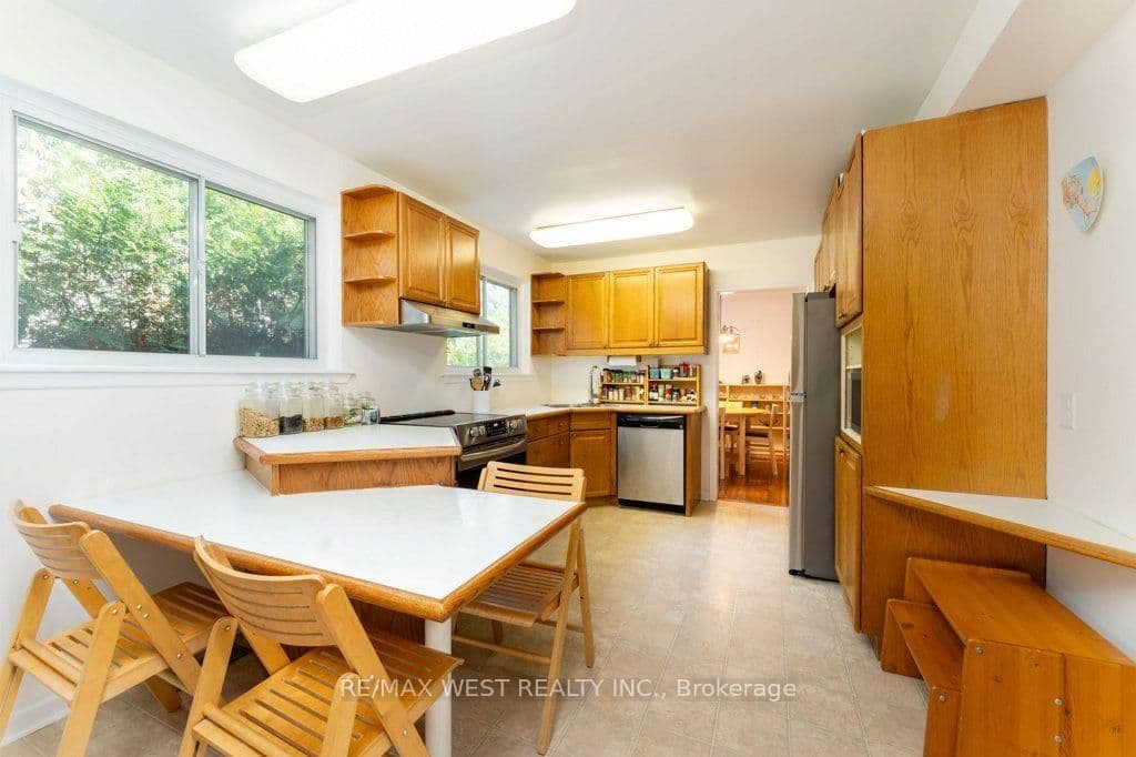 2 Robinter Drive thumbnail 17