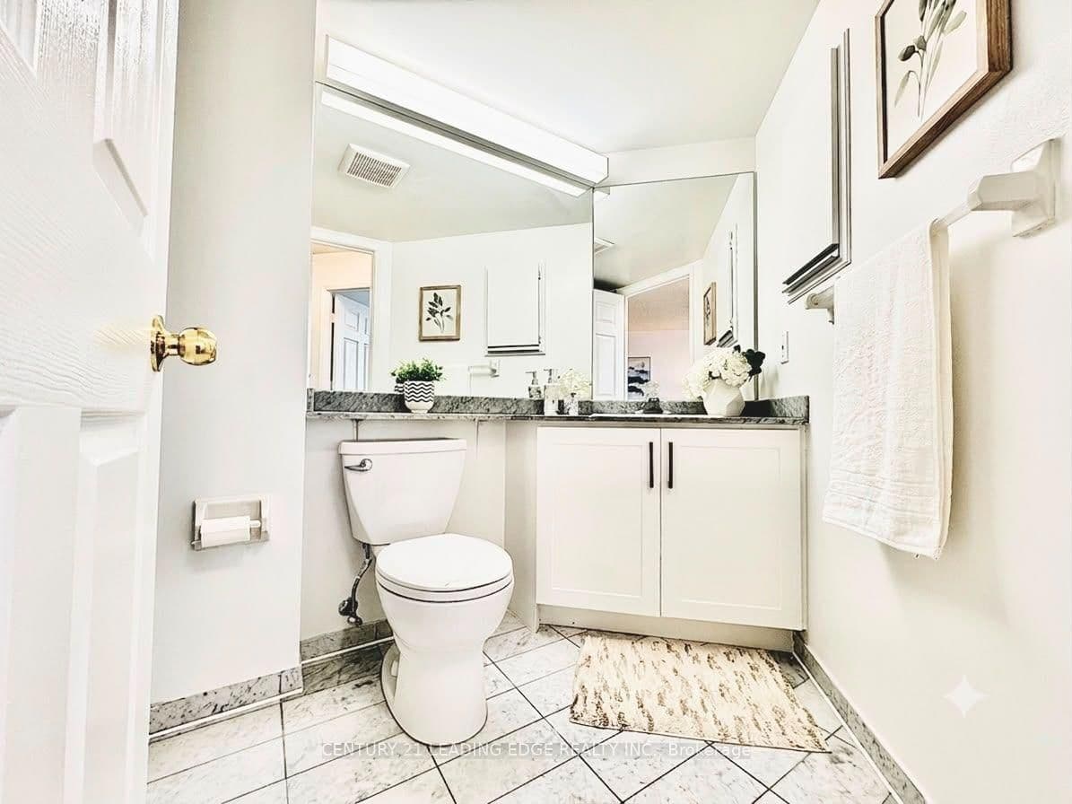 7 Concorde Place, Unit 1710 thumbnail 16