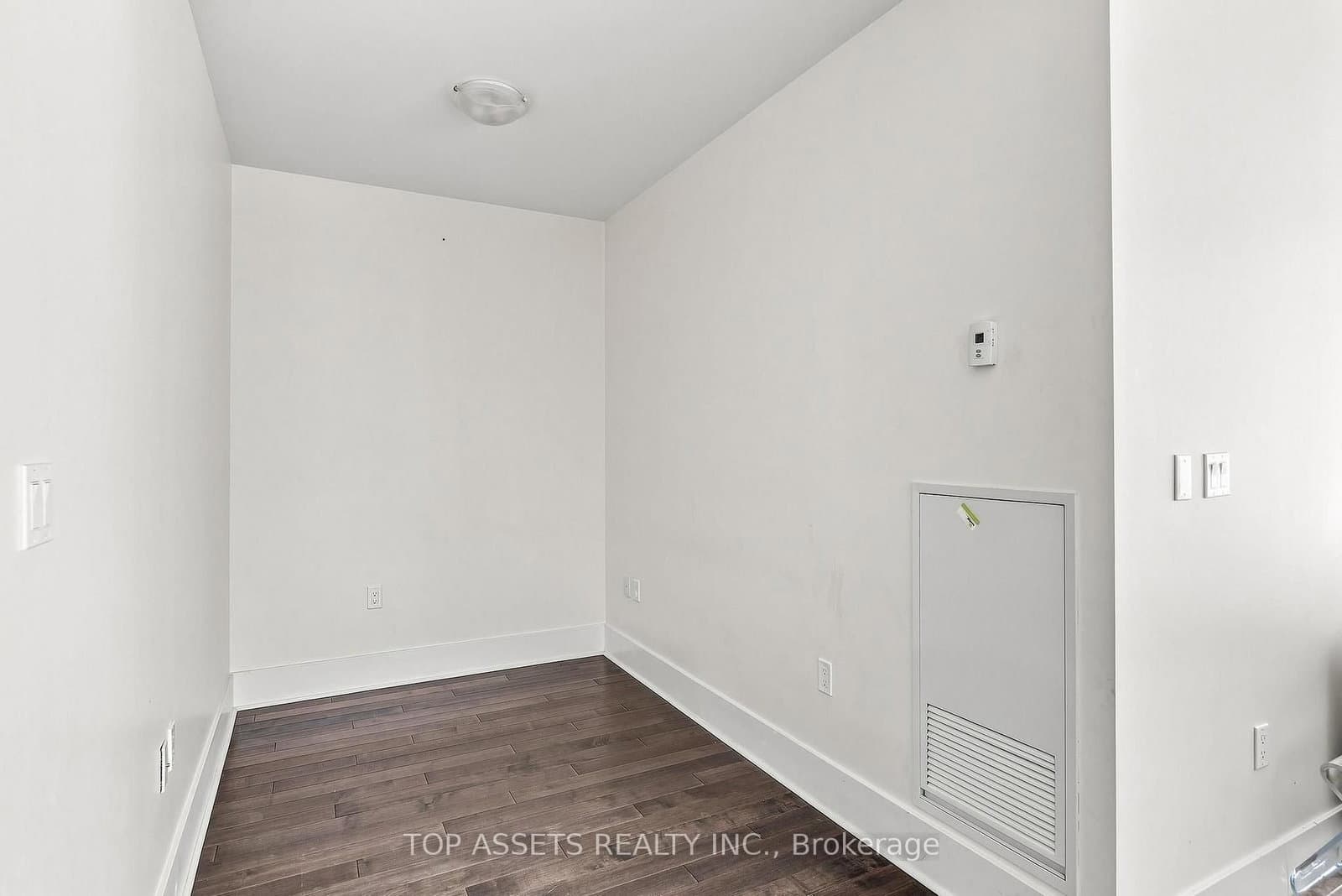 29 Queens Quay E, Unit 919 thumbnail 10
