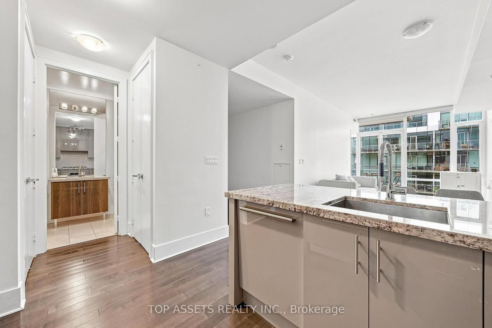 29 Queens Quay E, Unit 919 thumbnail 11