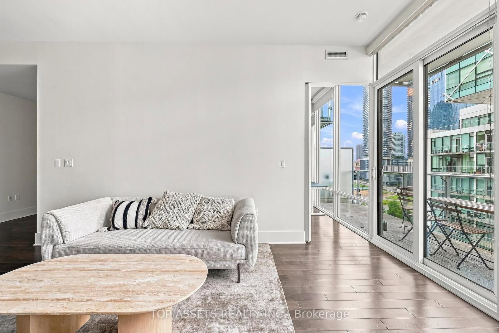 29 Queens Quay E, Unit 919 thumbnail 15