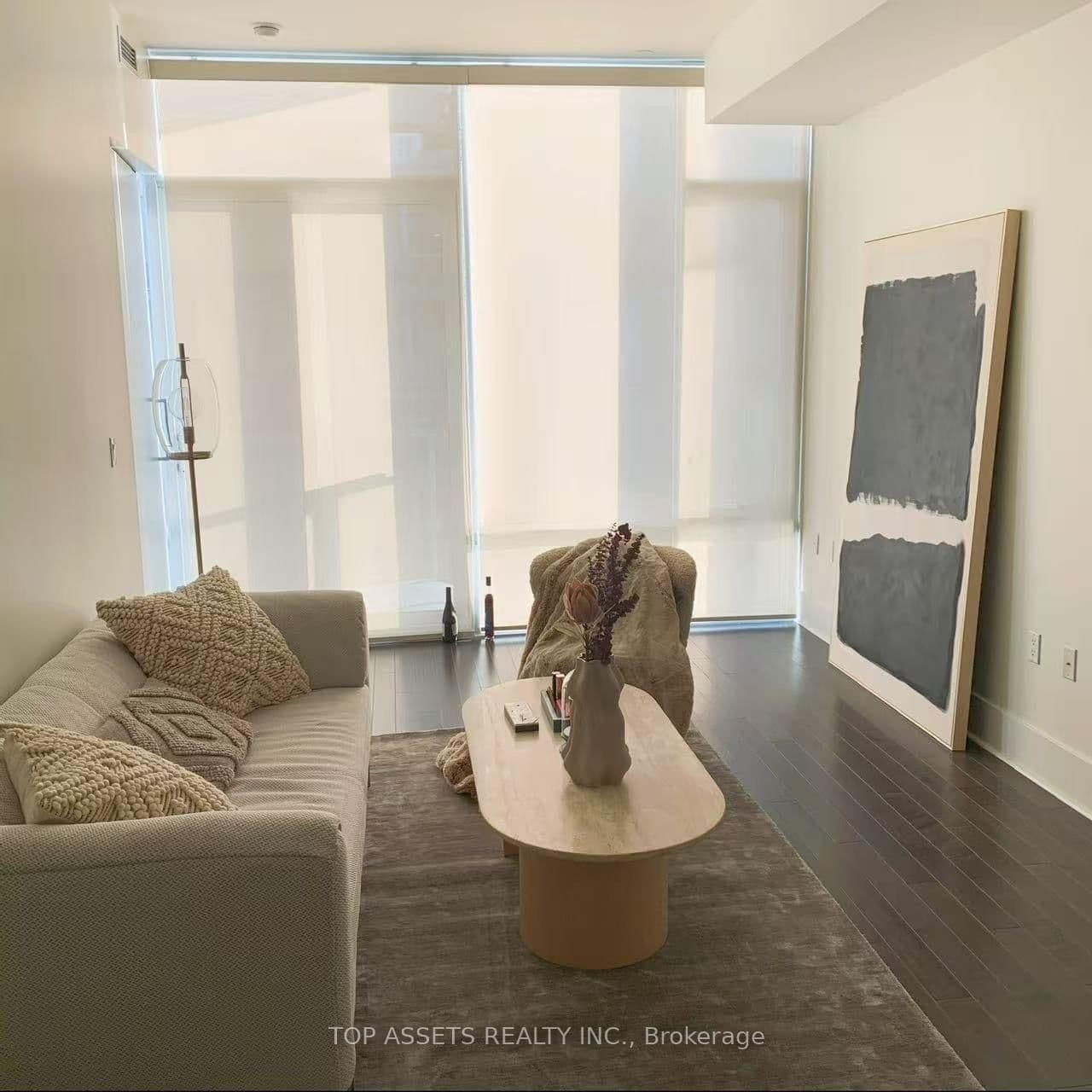 29 Queens Quay E, Unit 919 thumbnail 2