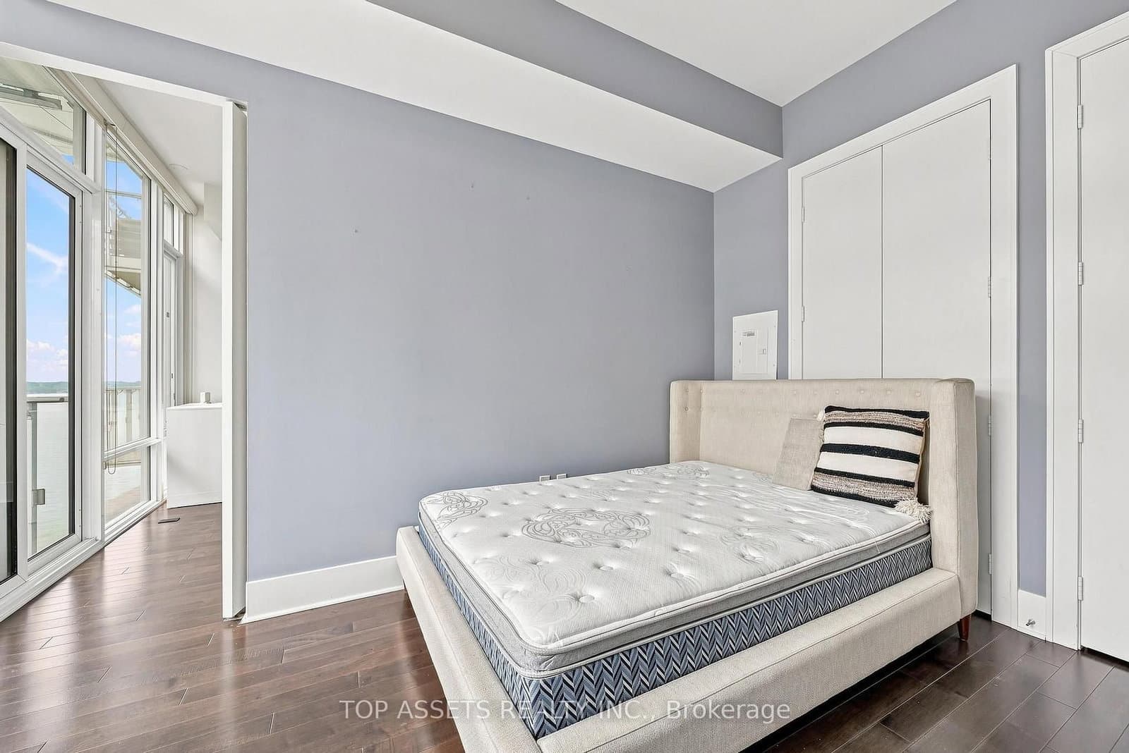 29 Queens Quay E, Unit 919 thumbnail 24
