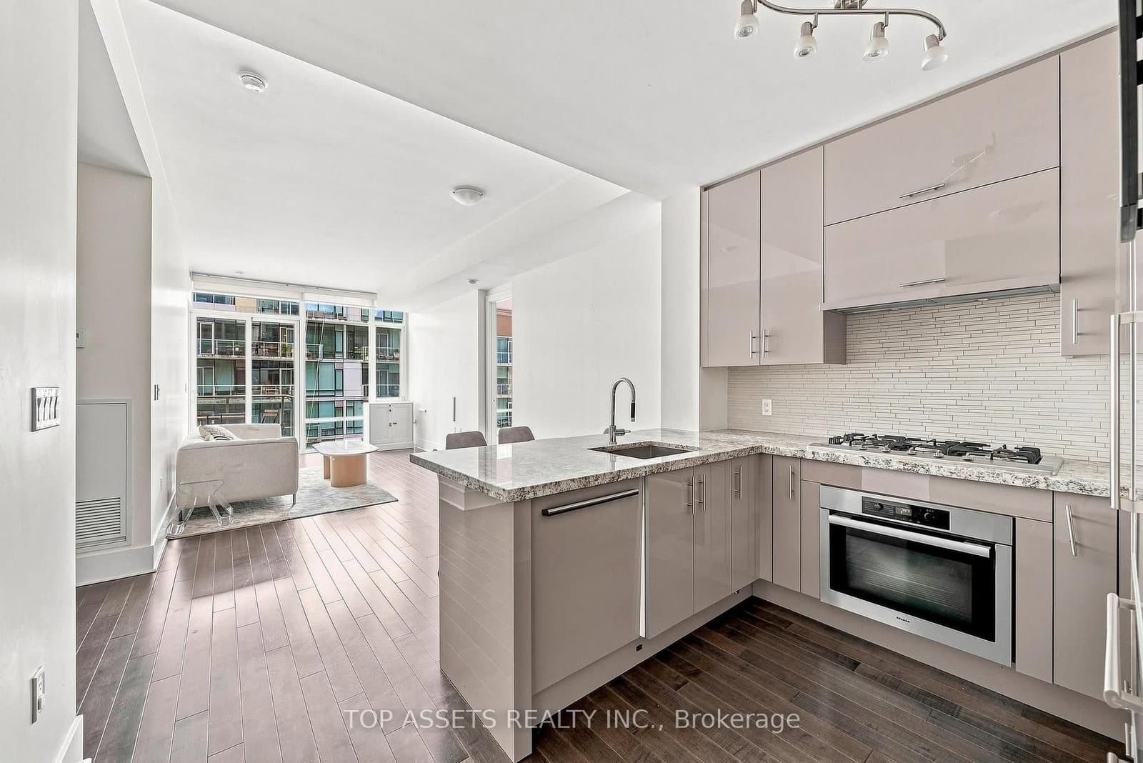 29 Queens Quay E, Unit 919 thumbnail 3