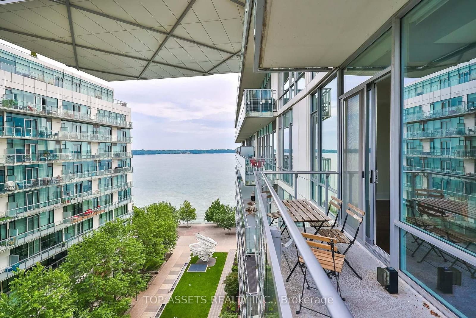 29 Queens Quay E, Unit 919 thumbnail 32