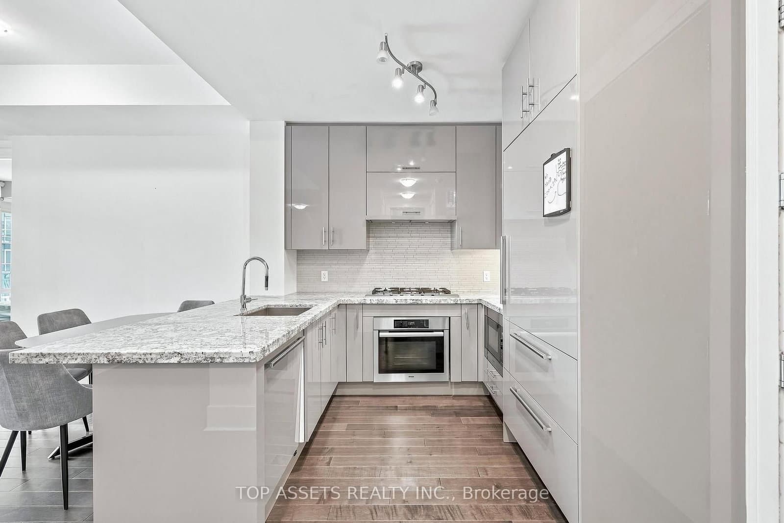 29 Queens Quay E, Unit 919 thumbnail 4