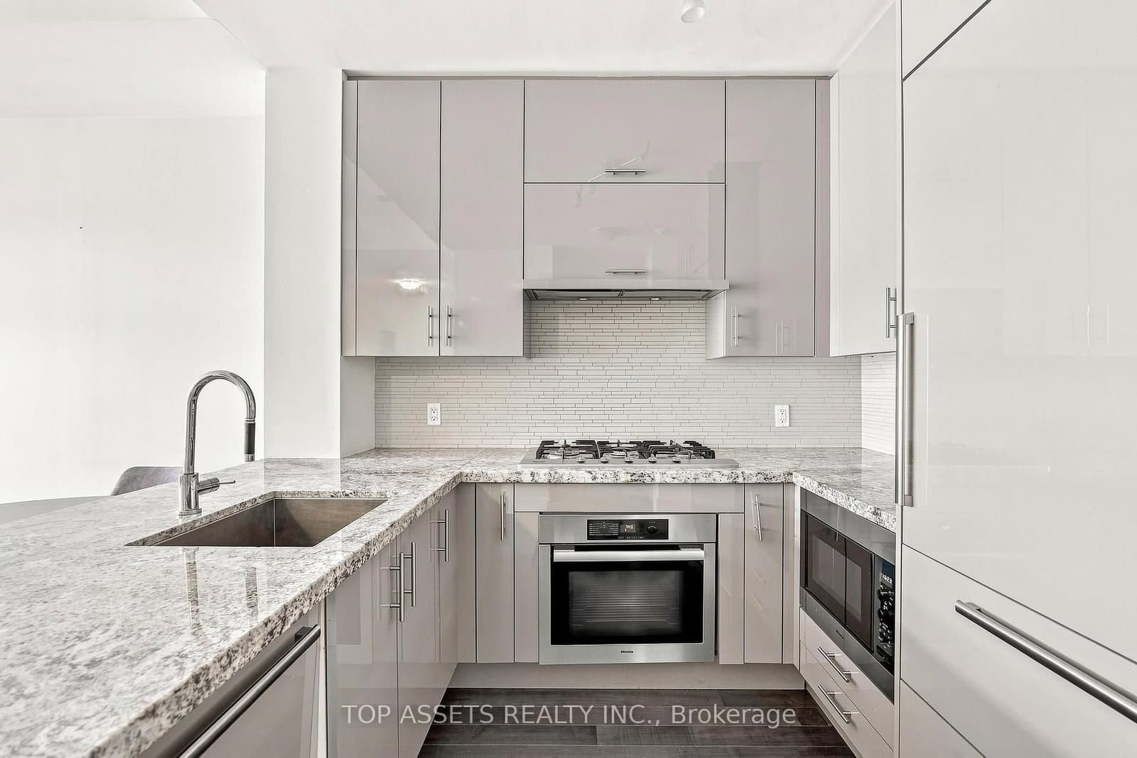 29 Queens Quay E, Unit 919 thumbnail 5