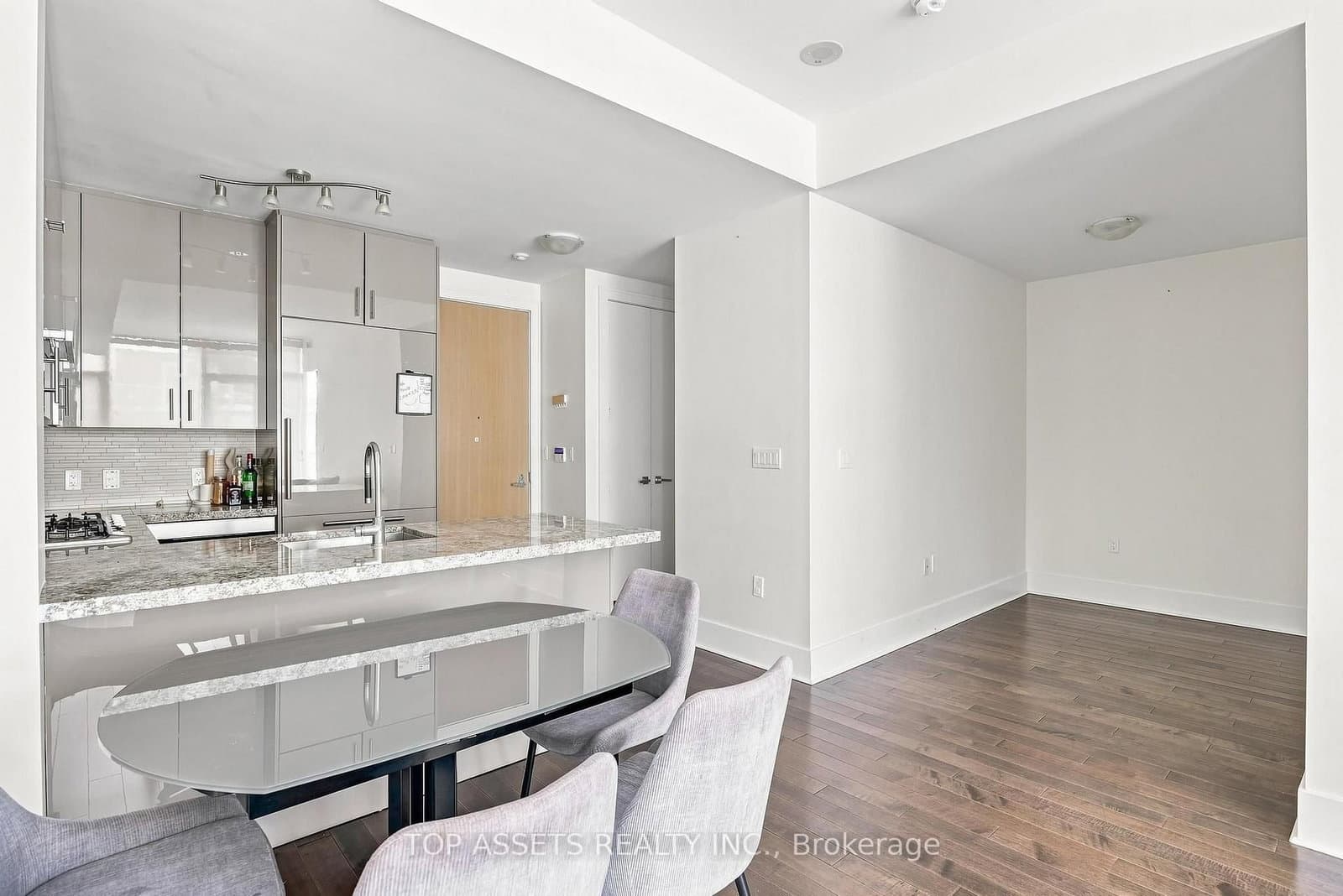 29 Queens Quay E, Unit 919 thumbnail 9