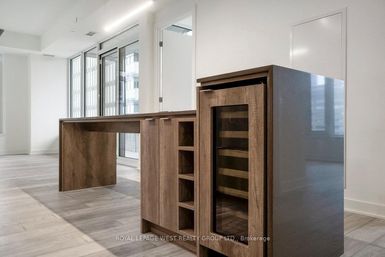 11 Yorkville Avenue, Unit 1310 thumbnail 15