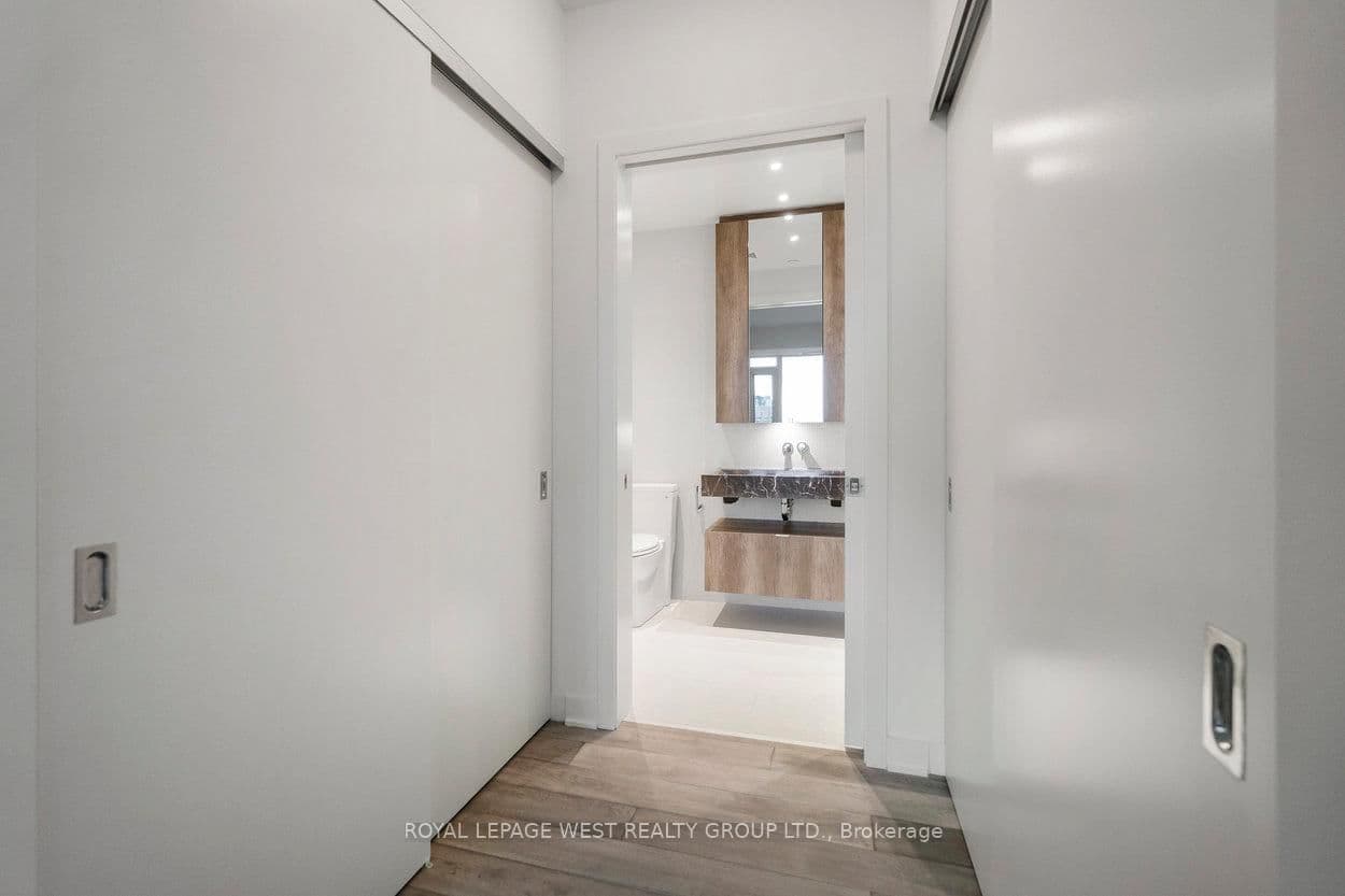 11 Yorkville Avenue, Unit 1310 thumbnail 28