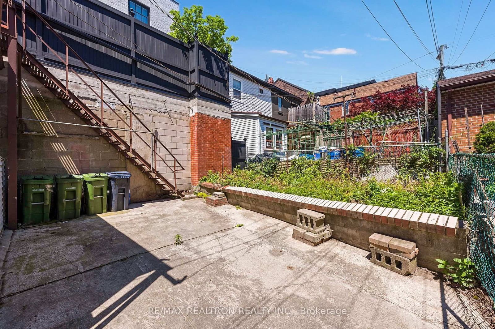 1000 Dundas Street W thumbnail 40