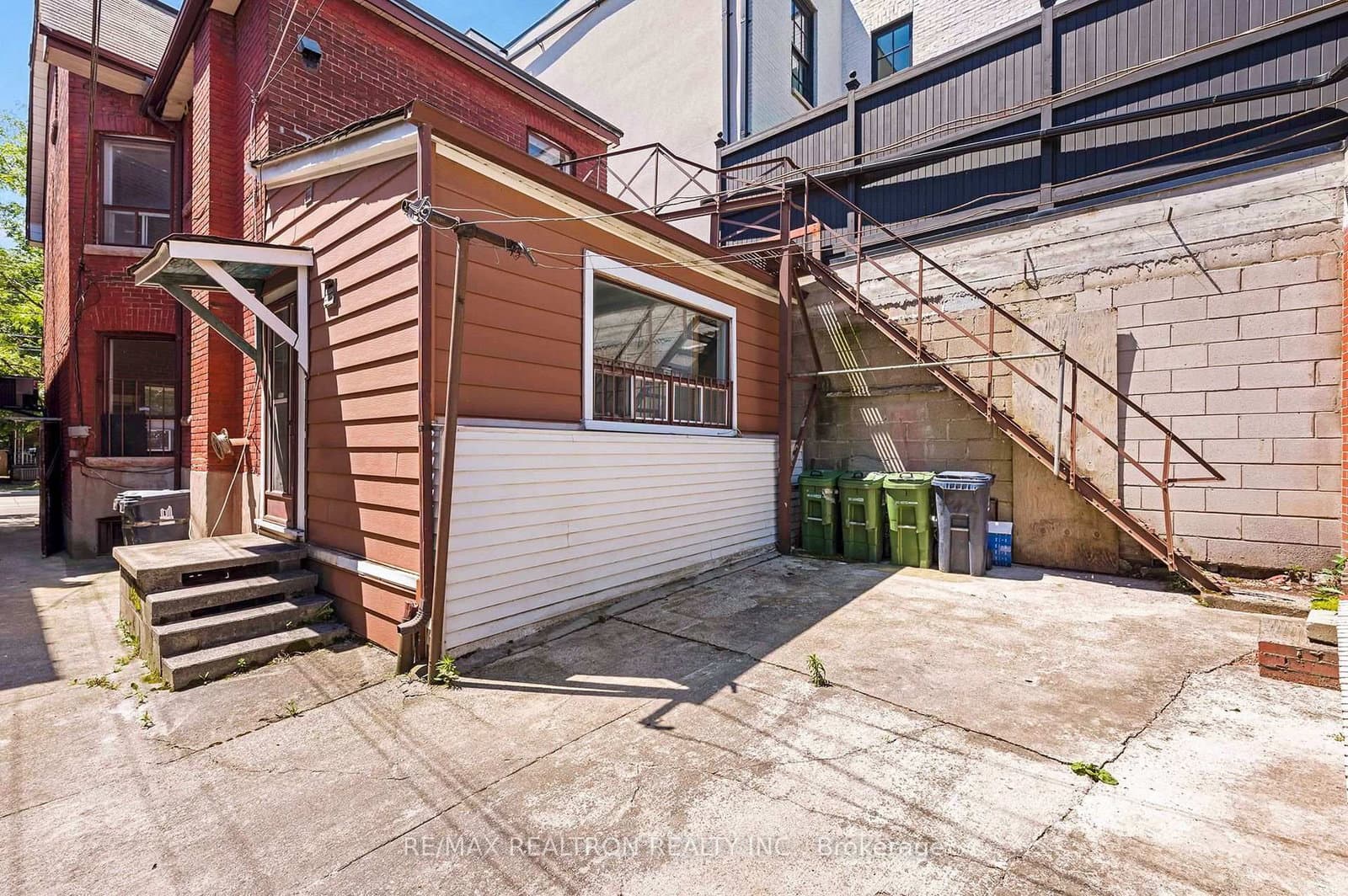 1000 Dundas Street W thumbnail 41