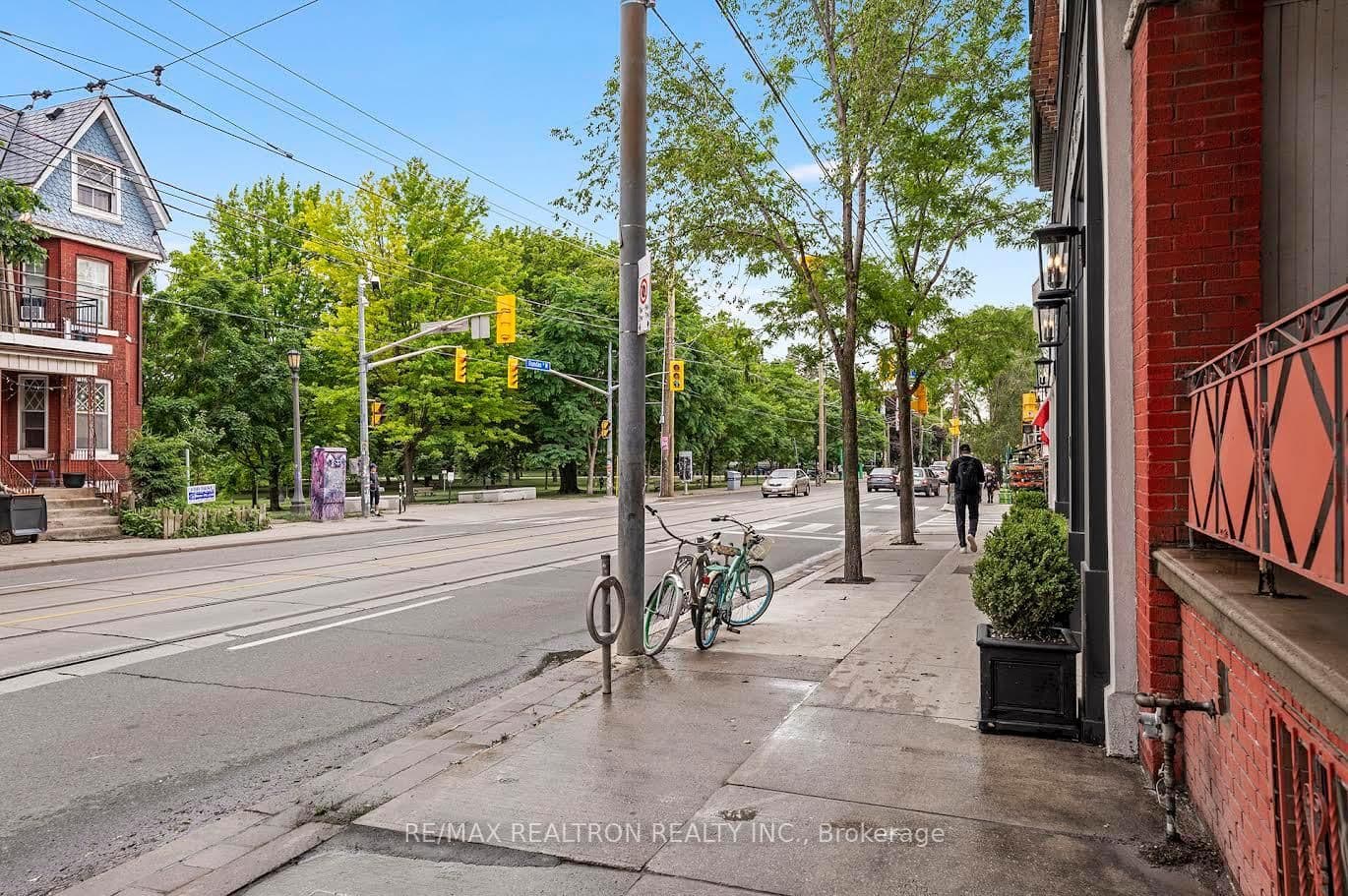 1000 Dundas Street W thumbnail 5